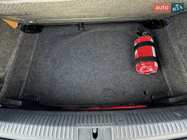 Синій Фольксваген Поло, об'ємом двигуна 1.39 л та пробігом 259 тис. км за 5999 $, фото 27 на Automoto.ua