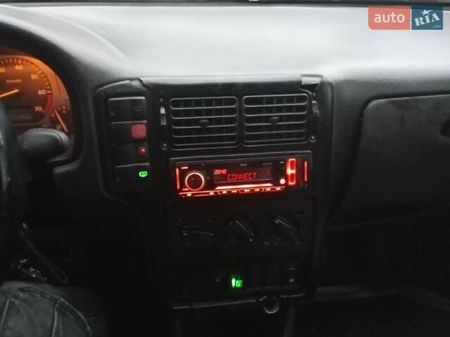 Синий Фольксваген Поло, объемом двигателя 1.4 л и пробегом 349 тыс. км за 1800 $, фото 9 на Automoto.ua