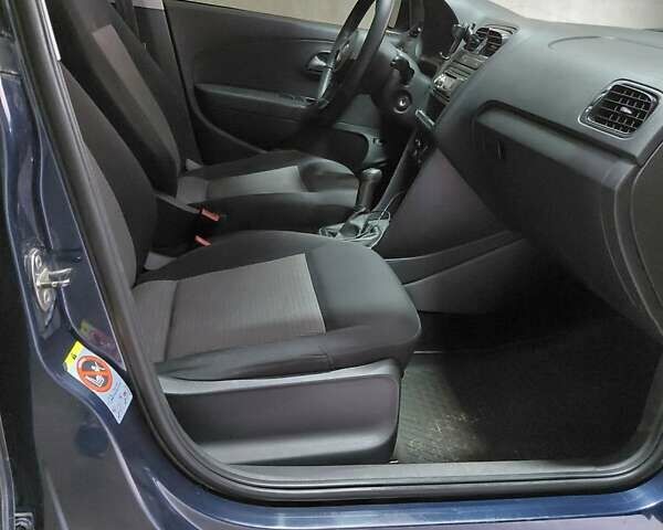 Синій Фольксваген Поло, об'ємом двигуна 1.6 л та пробігом 246 тис. км за 5550 $, фото 9 на Automoto.ua