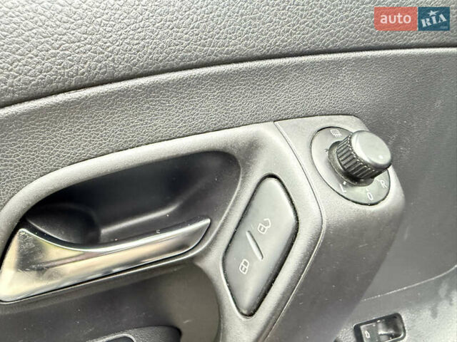 Синій Фольксваген Поло, об'ємом двигуна 1.6 л та пробігом 106 тис. км за 7999 $, фото 34 на Automoto.ua