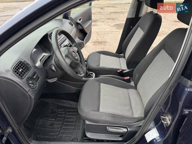 Синій Фольксваген Поло, об'ємом двигуна 1.6 л та пробігом 318 тис. км за 5400 $, фото 17 на Automoto.ua