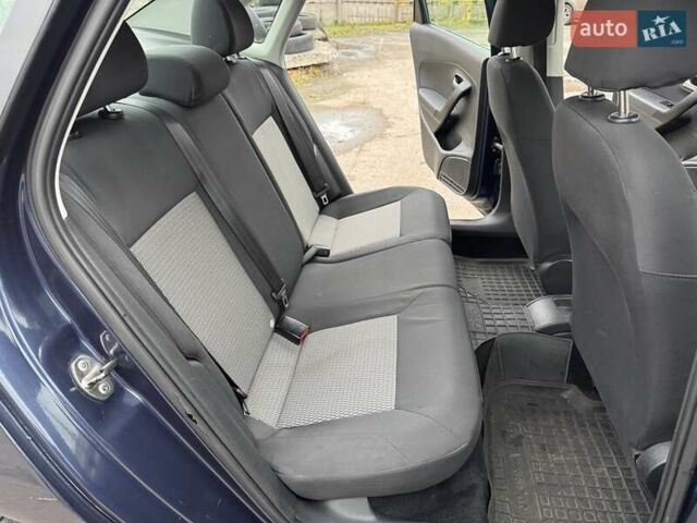 Синій Фольксваген Поло, об'ємом двигуна 1.6 л та пробігом 318 тис. км за 5400 $, фото 14 на Automoto.ua