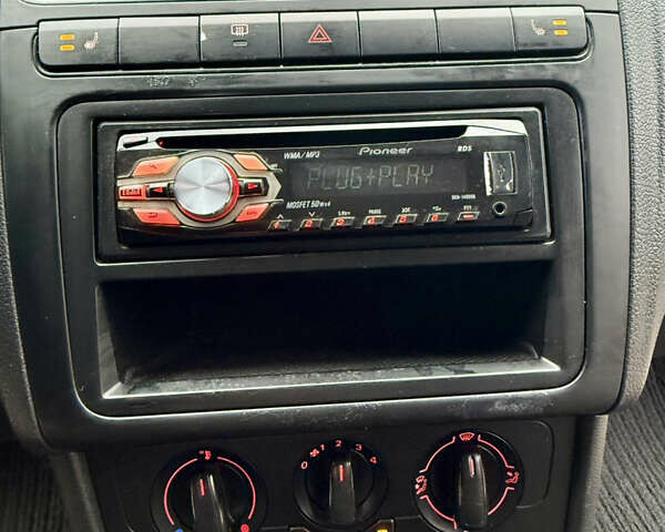 Синій Фольксваген Поло, об'ємом двигуна 1.6 л та пробігом 106 тис. км за 7999 $, фото 40 на Automoto.ua