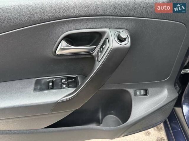 Синій Фольксваген Поло, об'ємом двигуна 1.6 л та пробігом 318 тис. км за 5400 $, фото 19 на Automoto.ua