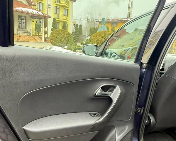 Синій Фольксваген Поло, об'ємом двигуна 1.6 л та пробігом 106 тис. км за 7999 $, фото 43 на Automoto.ua