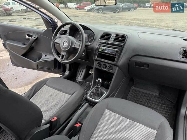Синій Фольксваген Поло, об'ємом двигуна 1.6 л та пробігом 318 тис. км за 5400 $, фото 12 на Automoto.ua