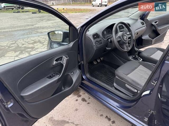 Синій Фольксваген Поло, об'ємом двигуна 1.6 л та пробігом 318 тис. км за 5400 $, фото 16 на Automoto.ua