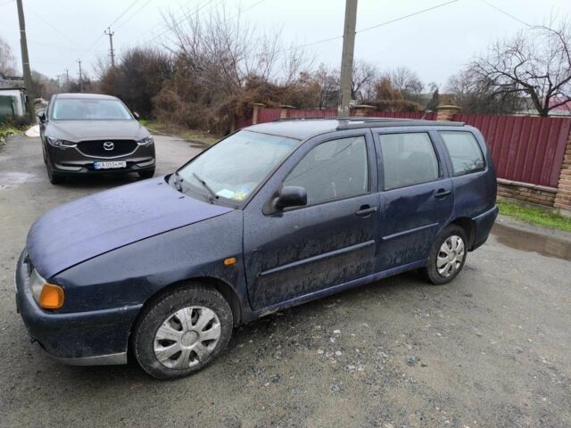 Синий Фольксваген Поло, объемом двигателя 1.6 л и пробегом 250 тыс. км за 945 $, фото 2 на Automoto.ua