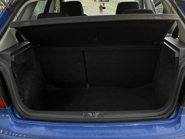 Синий Фольксваген Поло, объемом двигателя 1.2 л и пробегом 250 тыс. км за 2500 $, фото 2 на Automoto.ua