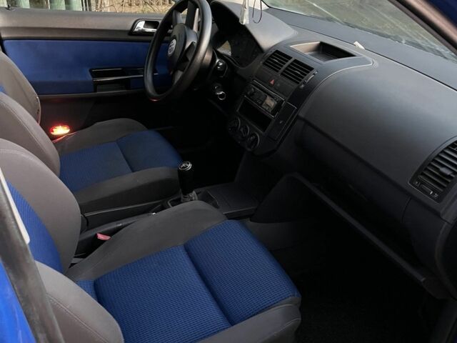 Синий Фольксваген Поло, объемом двигателя 1.2 л и пробегом 250 тыс. км за 2500 $, фото 4 на Automoto.ua