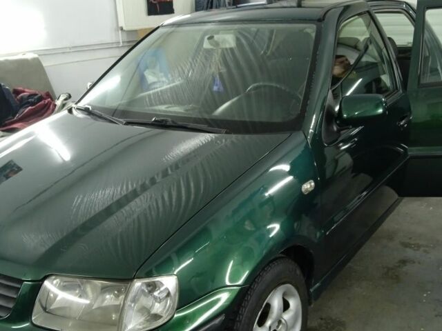 Зеленый Фольксваген Поло, объемом двигателя 1 л и пробегом 238 тыс. км за 3200 $, фото 2 на Automoto.ua