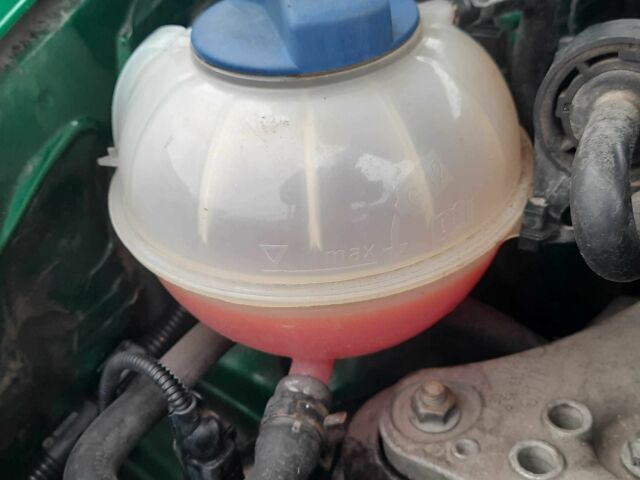 Зеленый Фольксваген Поло, объемом двигателя 1.4 л и пробегом 201 тыс. км за 4250 $, фото 12 на Automoto.ua