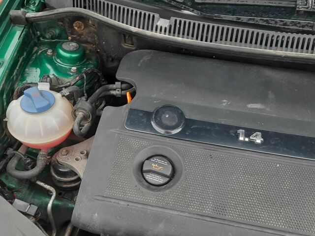 Зеленый Фольксваген Поло, объемом двигателя 1.4 л и пробегом 201 тыс. км за 4250 $, фото 9 на Automoto.ua