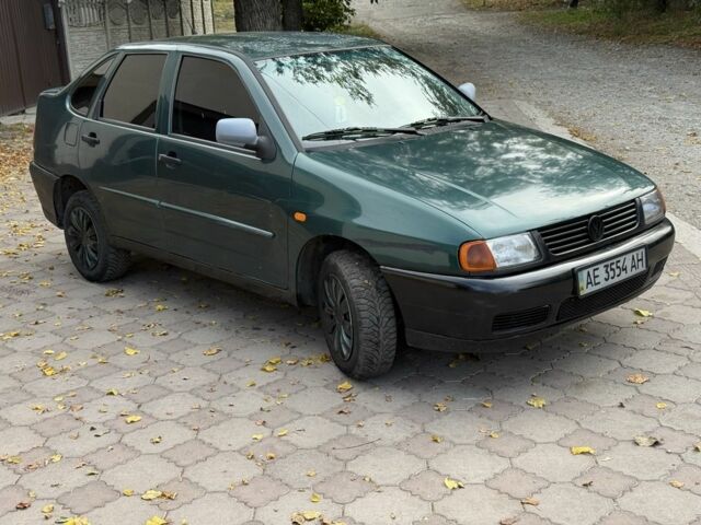 Зеленый Фольксваген Поло, объемом двигателя 1.4 л и пробегом 555 тыс. км за 1375 $, фото 2 на Automoto.ua