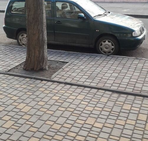 Зеленый Фольксваген Поло, объемом двигателя 1.4 л и пробегом 210 тыс. км за 1500 $, фото 2 на Automoto.ua