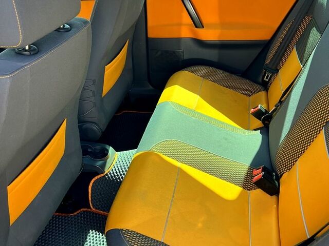 Оранжевый Фольксваген Поло, объемом двигателя 1.4 л и пробегом 222 тыс. км за 5000 $, фото 6 на Automoto.ua