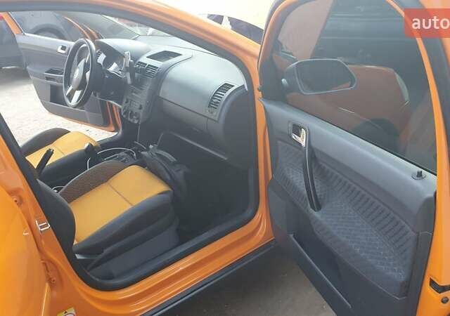 Помаранчевий Фольксваген Поло, об'ємом двигуна 1.2 л та пробігом 186 тис. км за 5000 $, фото 3 на Automoto.ua