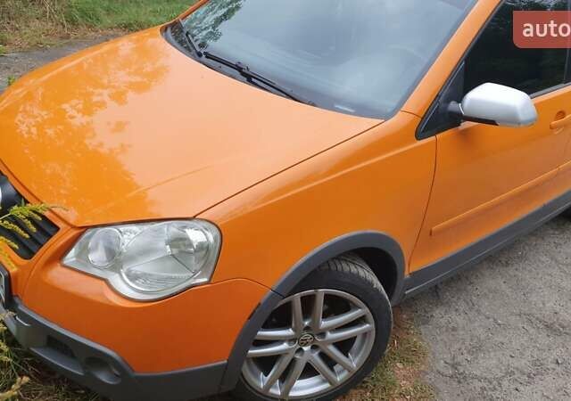 Помаранчевий Фольксваген Поло, об'ємом двигуна 1.2 л та пробігом 186 тис. км за 5000 $, фото 1 на Automoto.ua