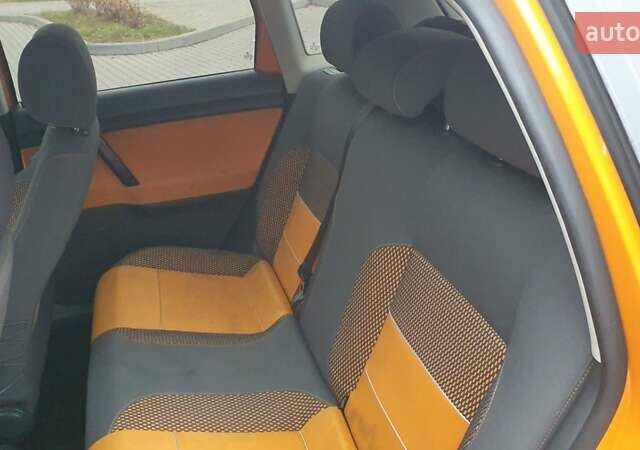 Помаранчевий Фольксваген Поло, об'ємом двигуна 1.2 л та пробігом 186 тис. км за 5000 $, фото 5 на Automoto.ua