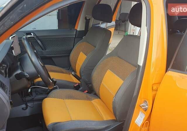 Помаранчевий Фольксваген Поло, об'ємом двигуна 1.2 л та пробігом 186 тис. км за 5000 $, фото 4 на Automoto.ua