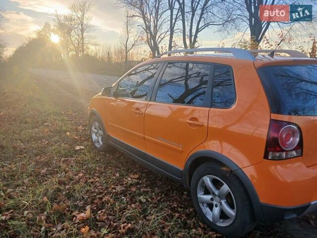 Помаранчевий Фольксваген Поло, об'ємом двигуна 1.39 л та пробігом 196 тис. км за 6700 $, фото 5 на Automoto.ua