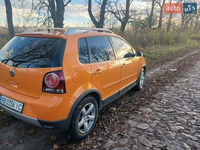 Помаранчевий Фольксваген Поло, об'ємом двигуна 1.39 л та пробігом 196 тис. км за 6700 $, фото 4 на Automoto.ua