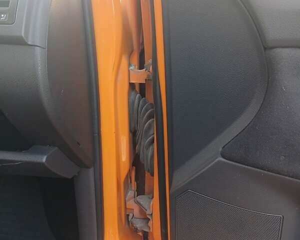 Помаранчевий Фольксваген Поло, об'ємом двигуна 1.39 л та пробігом 196 тис. км за 6700 $, фото 26 на Automoto.ua
