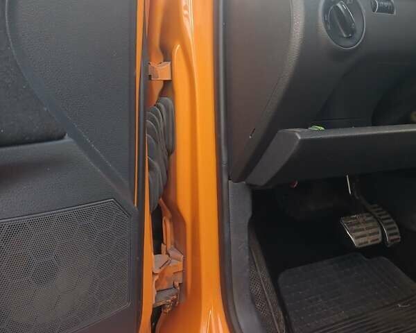 Помаранчевий Фольксваген Поло, об'ємом двигуна 1.39 л та пробігом 196 тис. км за 6700 $, фото 14 на Automoto.ua