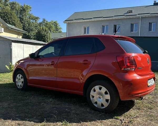 Оранжевый Фольксваген Поло, объемом двигателя 1.39 л и пробегом 105 тыс. км за 9000 $, фото 6 на Automoto.ua