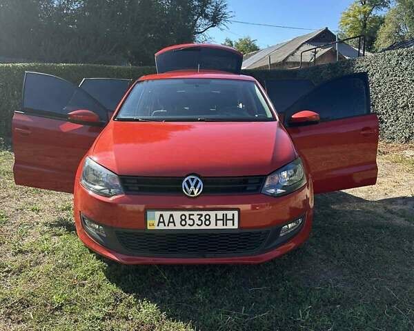 Оранжевый Фольксваген Поло, объемом двигателя 1.39 л и пробегом 105 тыс. км за 9000 $, фото 4 на Automoto.ua