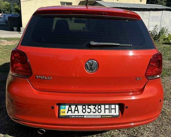 Оранжевый Фольксваген Поло, объемом двигателя 1.39 л и пробегом 105 тыс. км за 9000 $, фото 3 на Automoto.ua