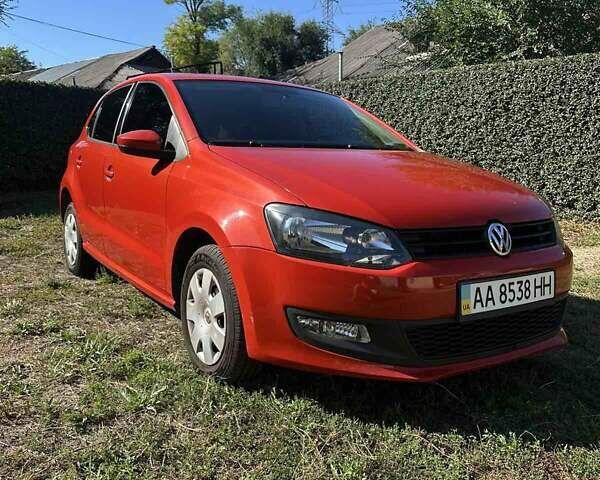 Оранжевый Фольксваген Поло, объемом двигателя 1.39 л и пробегом 105 тыс. км за 9000 $, фото 2 на Automoto.ua