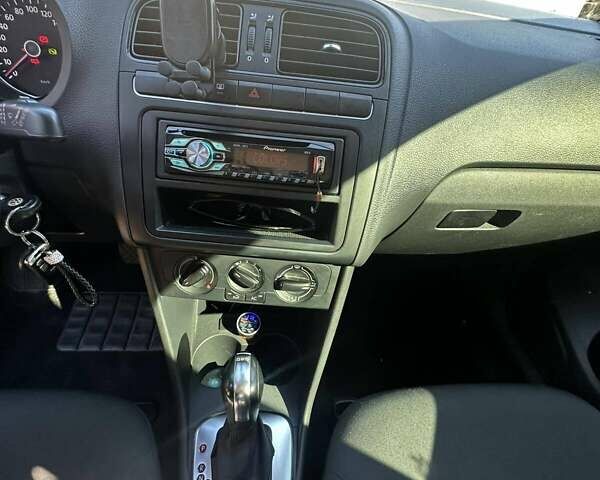 Оранжевый Фольксваген Поло, объемом двигателя 1.39 л и пробегом 105 тыс. км за 9000 $, фото 10 на Automoto.ua