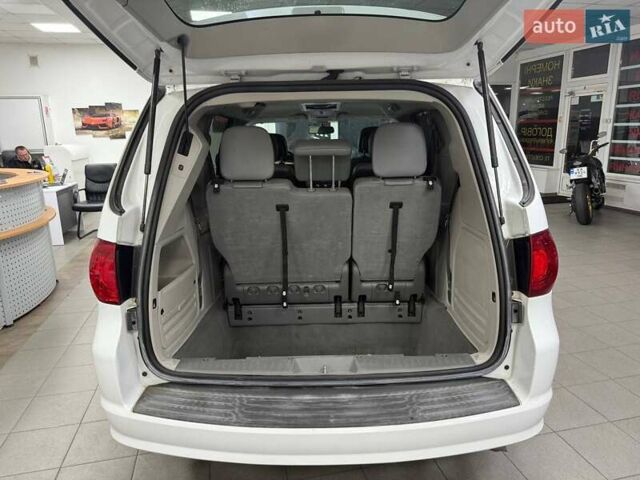 Белый Фольксваген Рутан, объемом двигателя 3.61 л и пробегом 200 тыс. км за 13990 $, фото 37 на Automoto.ua