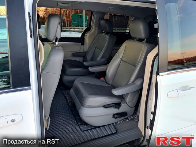 Білий Фольксваген Рутан, об'ємом двигуна 3.6 л та пробігом 280 тис. км за 11500 $, фото 6 на Automoto.ua