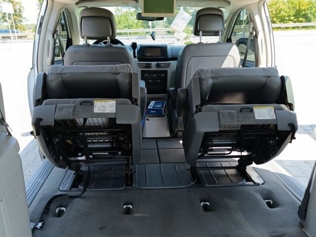 Фольксваген Рутан 2013 в Киеве на Automoto.ua Белый Фольксваген Рутан, объемом двигателя 3.6 л и пробегом 290 тыс. км за 11700 $, фото 5 на Automoto.ua