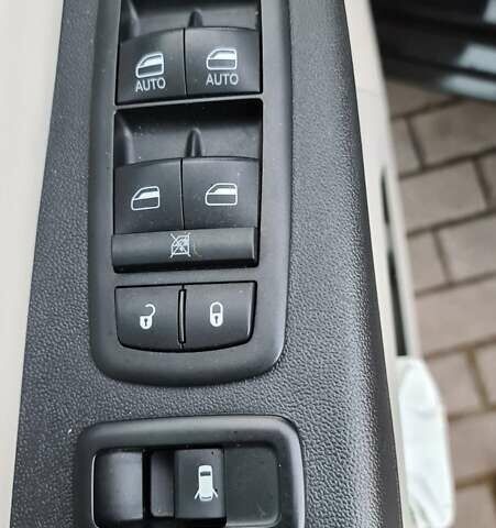 Черный Фольксваген Рутан, объемом двигателя 3.6 л и пробегом 150 тыс. км за 11390 $, фото 2 на Automoto.ua