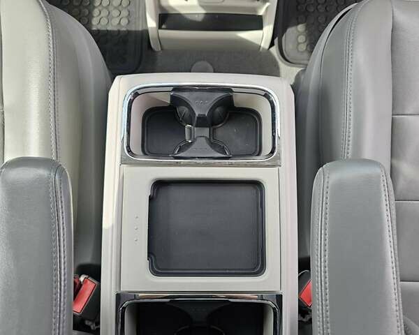 Фольксваген Рутан 2013 в Киеве на Automoto.ua Черный Фольксваген Рутан, объемом двигателя 3.6 л и пробегом 170 тыс. км за 15200 $, фото 26 на Automoto.ua