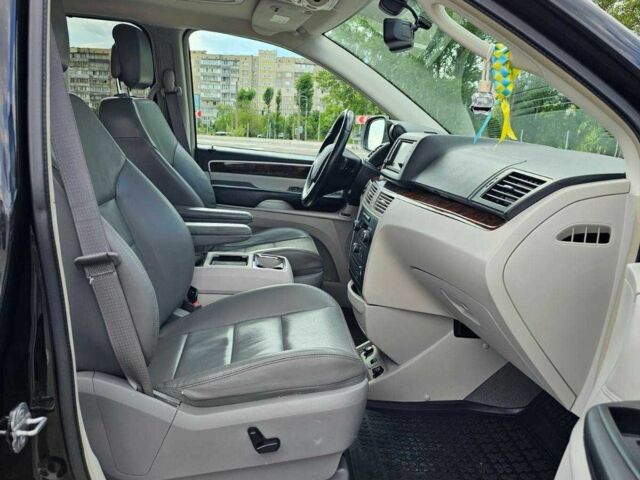 Фольксваген Рутан 2013 у Києві на Automoto.ua Чорний Фольксваген Рутан, об'ємом двигуна 3.6 л та пробігом 170 тис. км за 14800 $, фото 14 на Automoto.ua