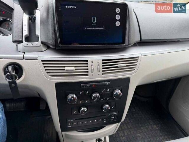 Сірий Фольксваген Рутан, об'ємом двигуна 3.6 л та пробігом 294 тис. км за 11990 $, фото 15 на Automoto.ua