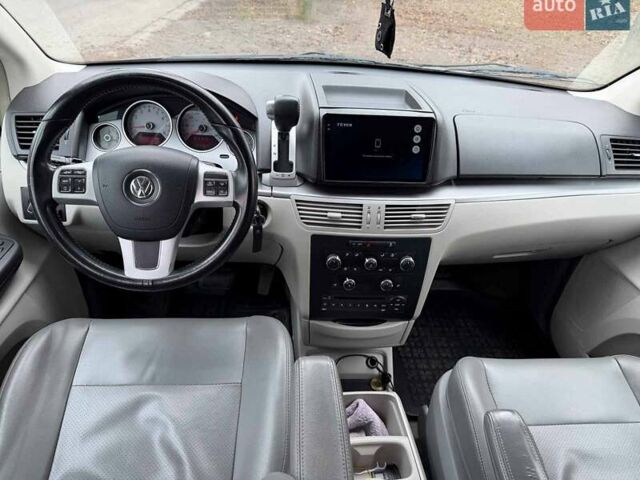 Сірий Фольксваген Рутан, об'ємом двигуна 3.6 л та пробігом 294 тис. км за 11990 $, фото 18 на Automoto.ua