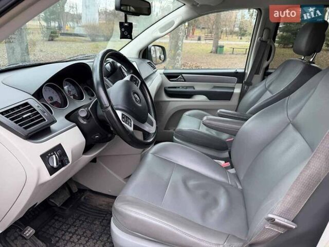 Сірий Фольксваген Рутан, об'ємом двигуна 3.6 л та пробігом 294 тис. км за 11990 $, фото 12 на Automoto.ua