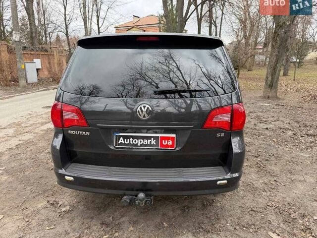 Сірий Фольксваген Рутан, об'ємом двигуна 3.6 л та пробігом 294 тис. км за 11990 $, фото 6 на Automoto.ua