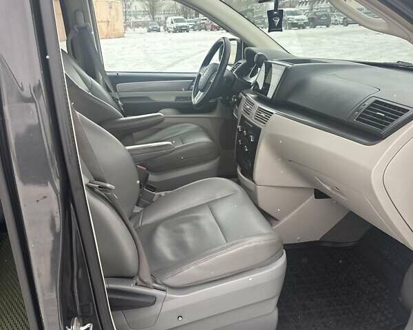 Серый Фольксваген Рутан, объемом двигателя 3.6 л и пробегом 292 тыс. км за 13000 $, фото 9 на Automoto.ua