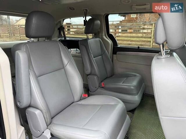 Сірий Фольксваген Рутан, об'ємом двигуна 3.6 л та пробігом 294 тис. км за 11990 $, фото 20 на Automoto.ua