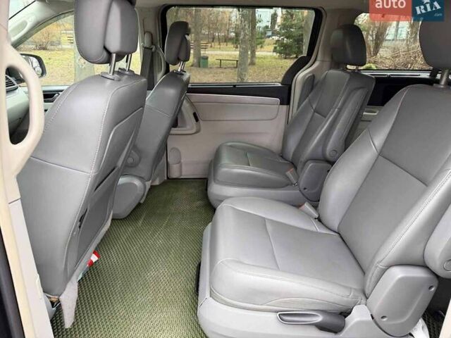 Сірий Фольксваген Рутан, об'ємом двигуна 3.6 л та пробігом 294 тис. км за 11990 $, фото 17 на Automoto.ua