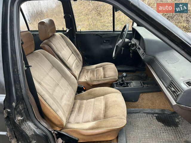 Чорний Фольксваген Сантана, об'ємом двигуна 1.6 л та пробігом 315 тис. км за 1400 $, фото 15 на Automoto.ua