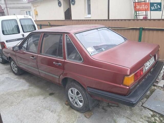 Красный Фольксваген Сантана, объемом двигателя 1.8 л и пробегом 320 тыс. км за 650 $, фото 2 на Automoto.ua