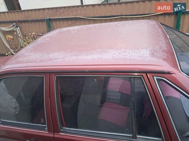 Красный Фольксваген Сантана, объемом двигателя 1.8 л и пробегом 320 тыс. км за 650 $, фото 3 на Automoto.ua