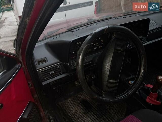 Красный Фольксваген Сантана, объемом двигателя 1.8 л и пробегом 320 тыс. км за 650 $, фото 4 на Automoto.ua
